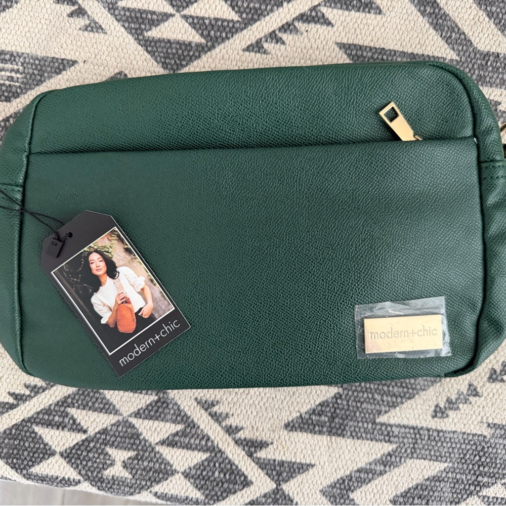 Modern & Chic Alice Crossbody Purse in Pine NWT